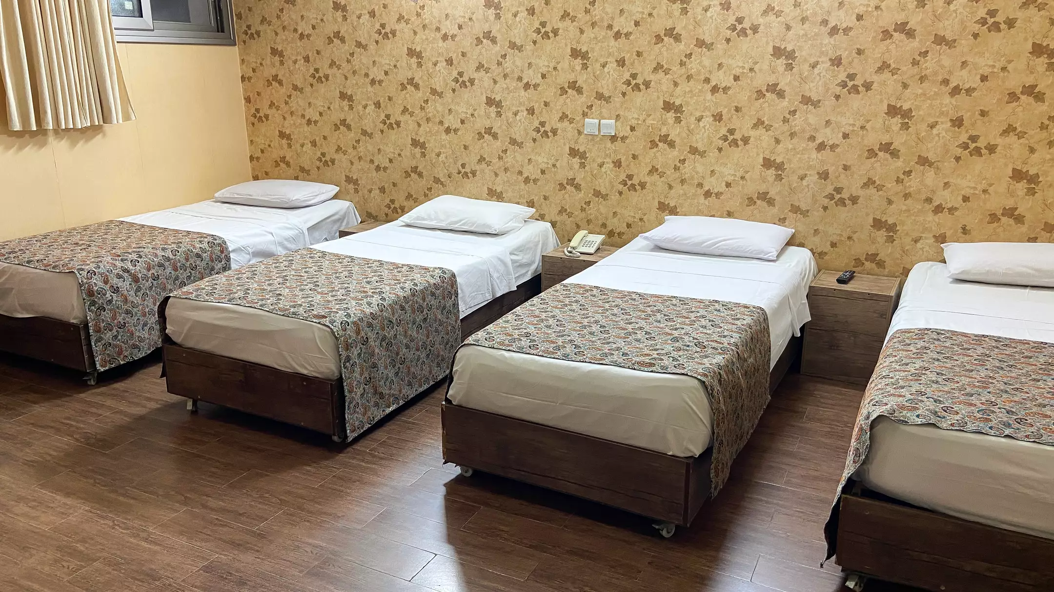 Alibaba https://cdn.alibaba.ir/ostorage/hotel-accommodation-images/6704d8ec76f5bf0b3af62f8f_5e8bdedf-233e-4254-b303-7f116d68b789_چهارتخته (1).webp